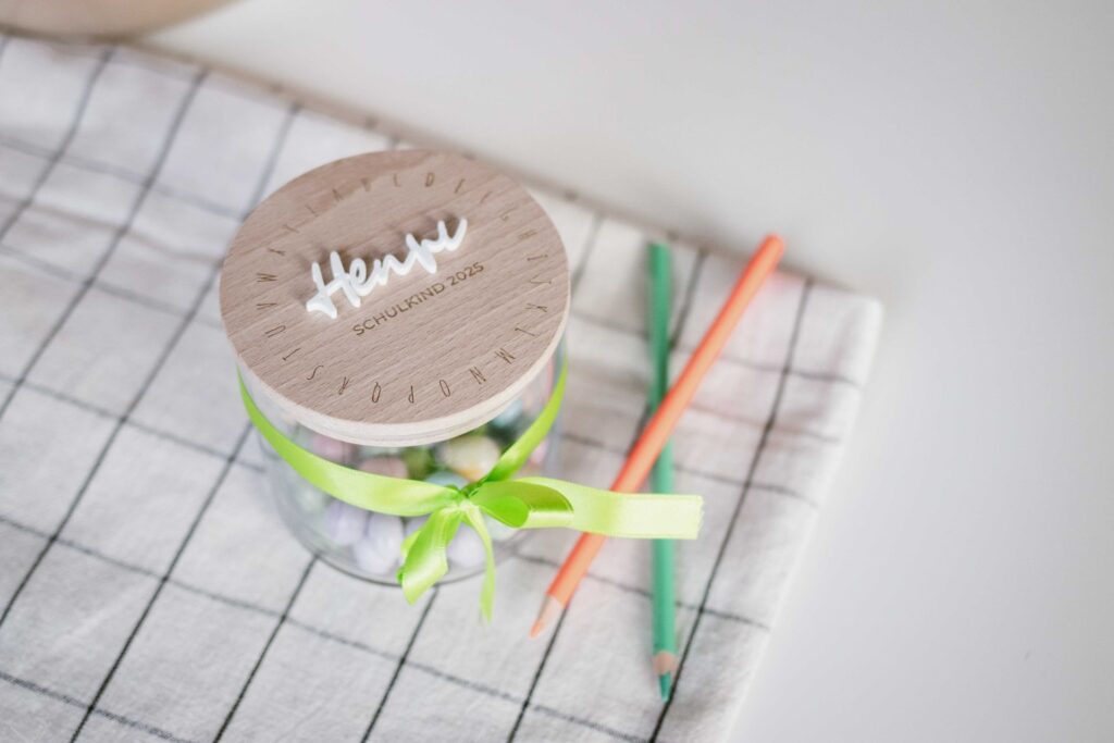 Personalisierte Geschenke zur Einschulung von Invy Design: Invy Design - Vorratsglas "Schulkind"